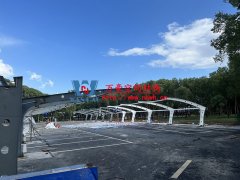 寧波大學(xué)北大門停車場遮陽棚改造提升工程進入膜結(jié)構(gòu)安裝階段